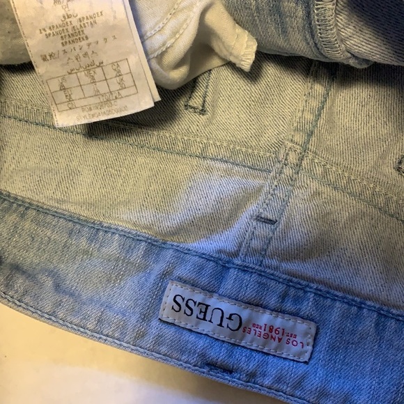 Guess Distressed Denim Shorts - Women’s Size 28 - Picture 5 of 6